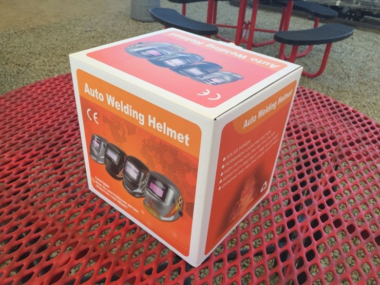 unused-auto-darkening-welding-helmet.-image-2