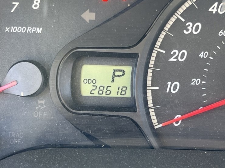 2014-toyota-sienna-le-image-37