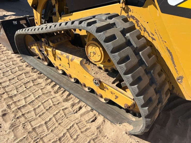2015-caterpillar-289d-image-22
