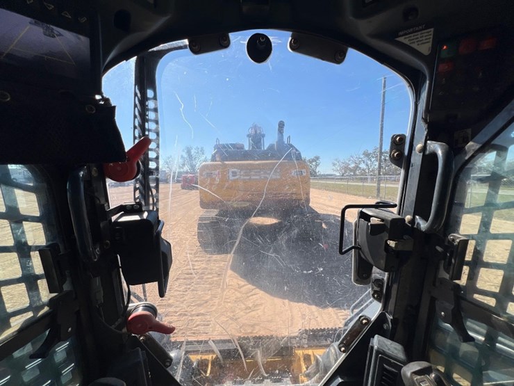 2020-deere-333g-image-35