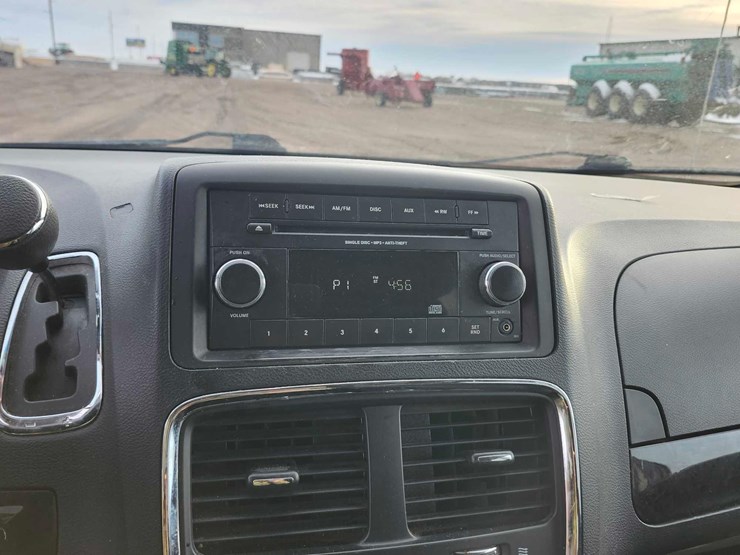 2015-dodge-grand-caravan-se-image-25