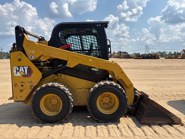 2024-caterpillar-242d3-image-5