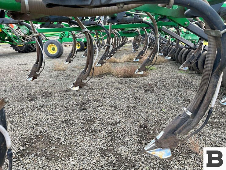 john-deere-1830-image-34