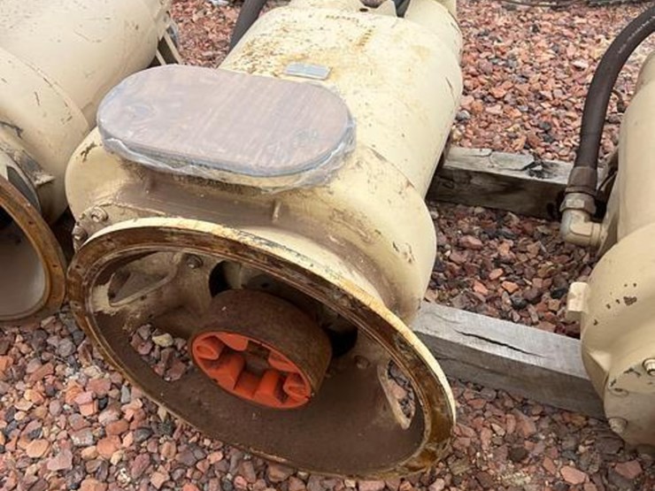 quincy-qse1750-002-screw-compressor-image-2