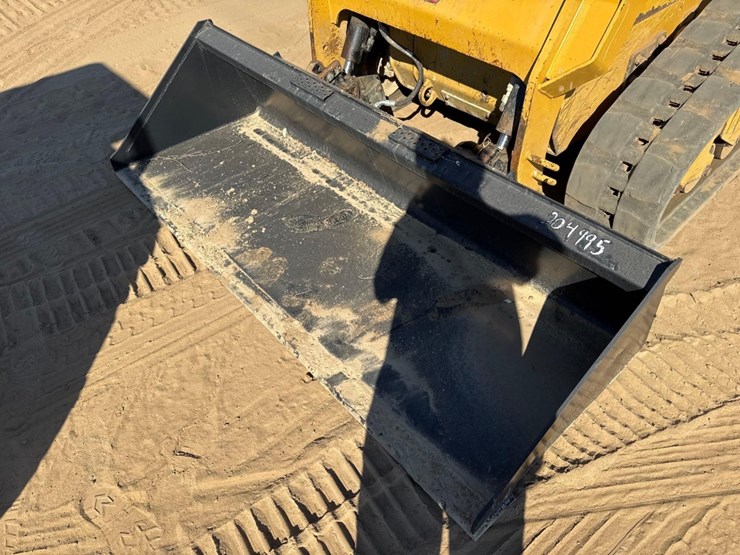 2023-caterpillar-259d3-image-27