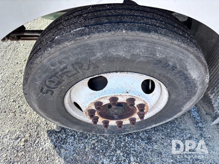 2003-volvo-10-image-21