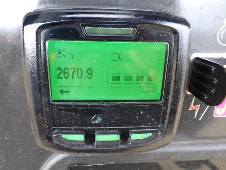 2016-jlg-400s-image-25