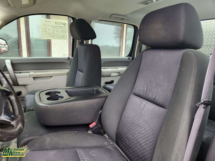 2012-chevrolet-silverado-2500hd-image-29