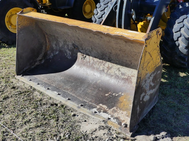 2021-deere-204l-image-3