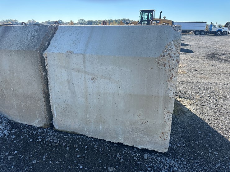 #32726-•-lot-of-(13)-~57"x80"-concrete-culvert-sections-image-12