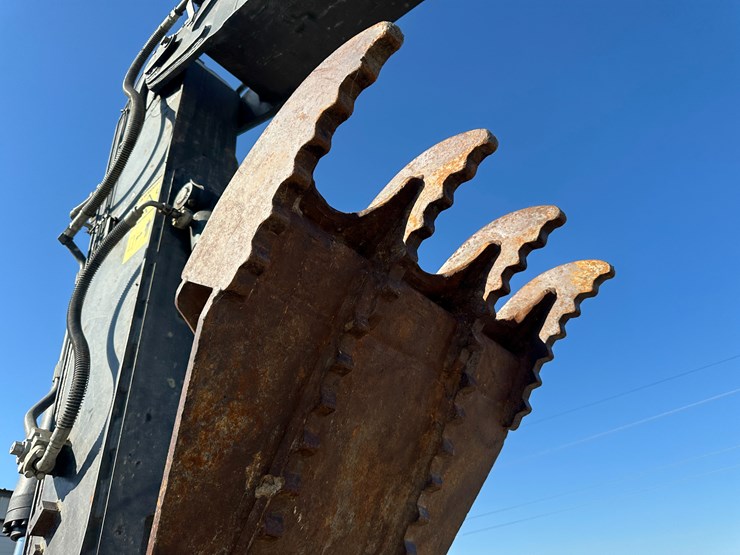 #32825-•-volvo-ec200e-crawler-excavator-image-45