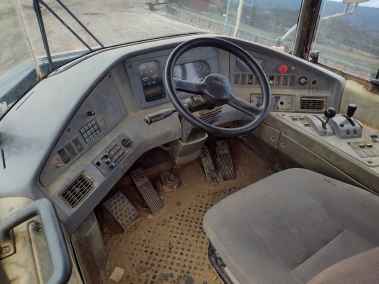2003-volvo-a40d-image-12