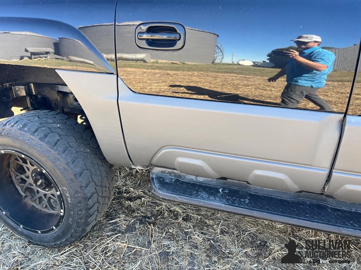 2002-chevrolet-avalanche-1500-image-15