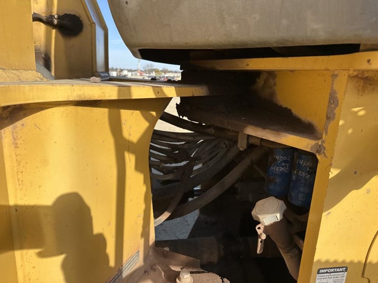 2006-deere-744j-image-21