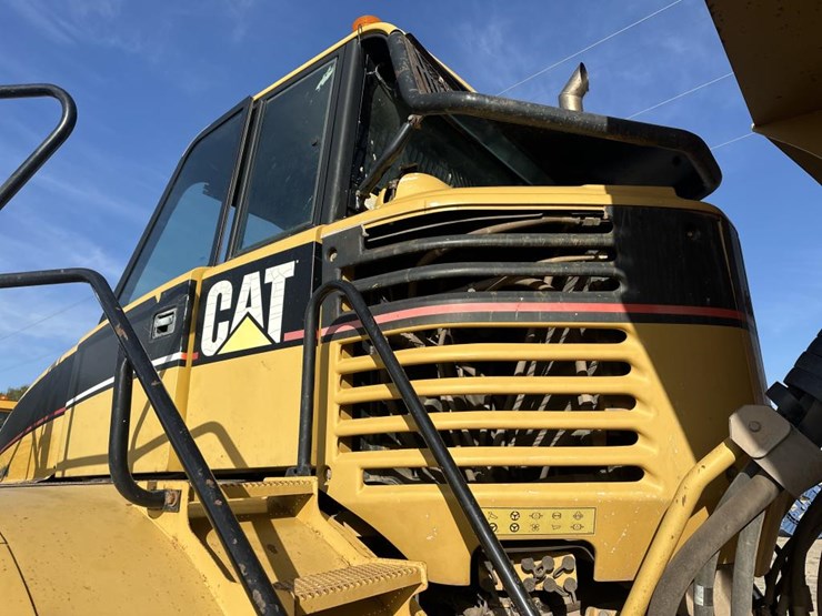 2005-caterpillar-740-image-10