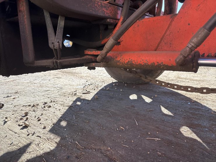 #3808-•-72"-ride-on-power-broom-image-42