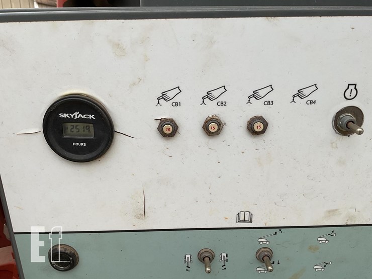 2017-skyjack-sj40t-image-12