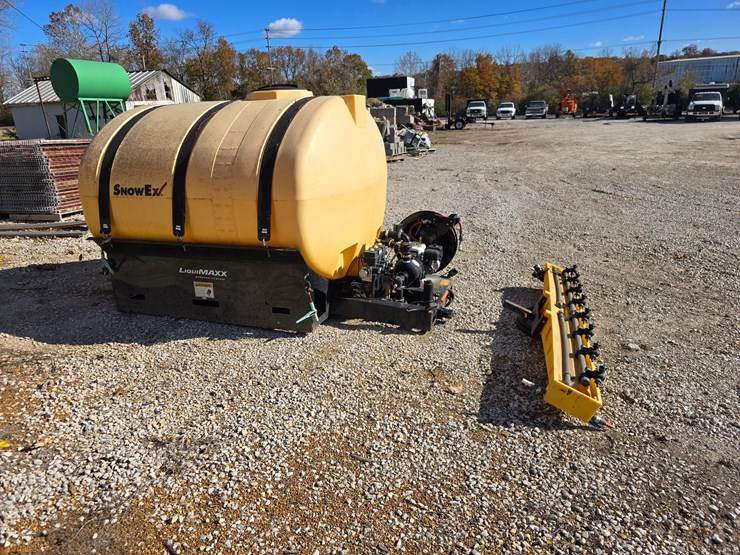 #22370-•-1200-gallon-snowex-liquimaxx-spray-rig-image-12