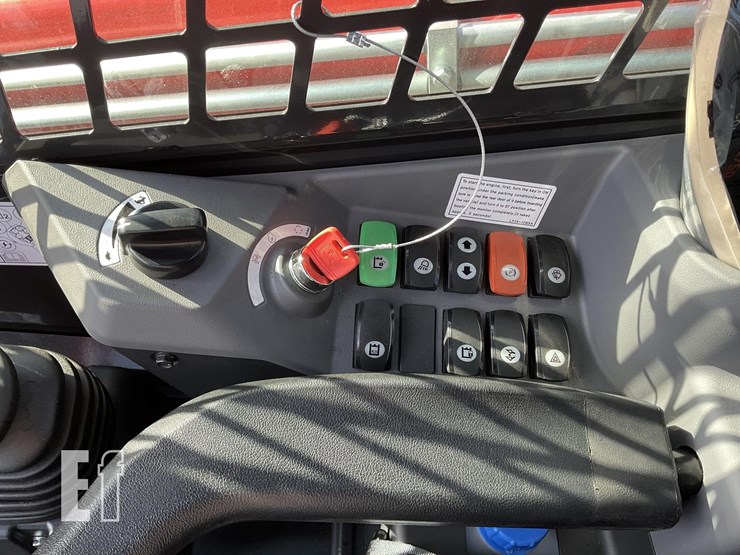 2025-kioti-tl750-image-17