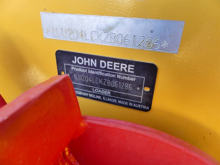 2021-deere-204l-image-16