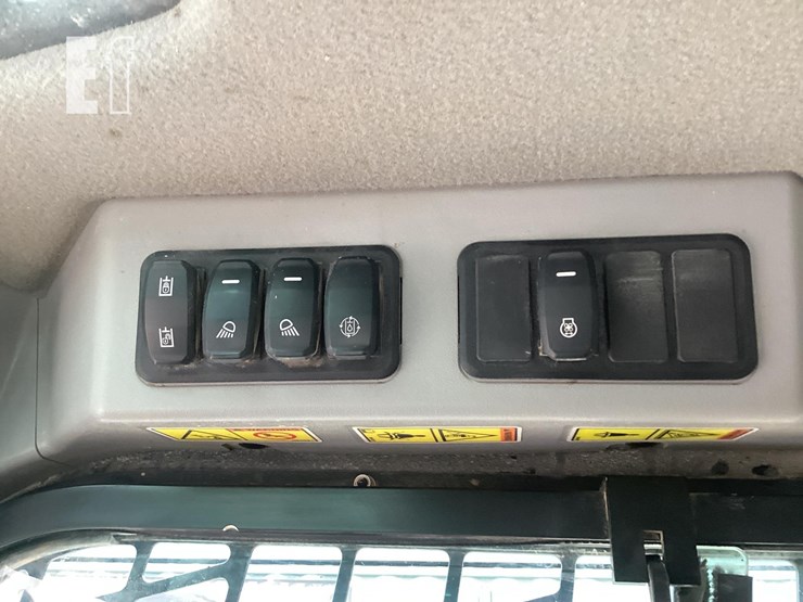 2021-caterpillar-299d3-image-19