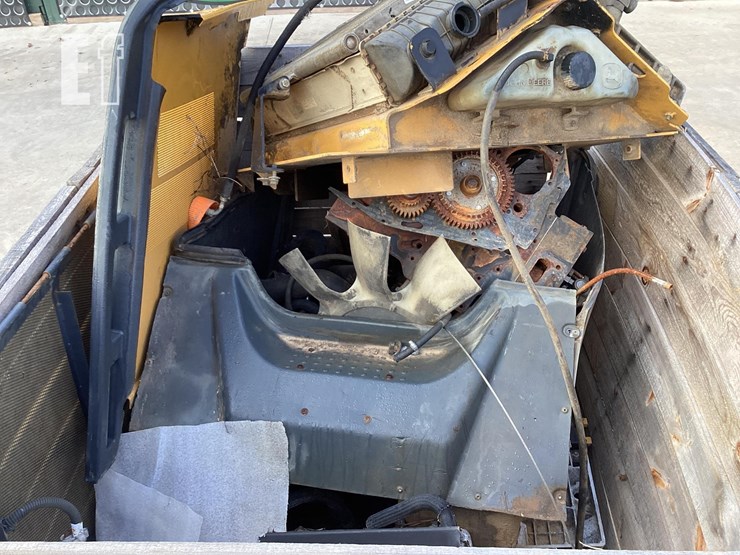 2010-deere-333d-image-9