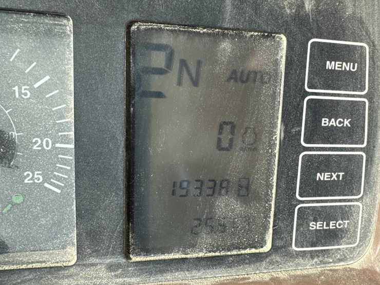 2002-deere-744h-image-35