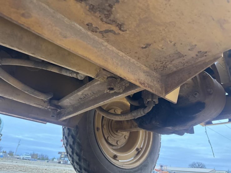 2017-caterpillar-cs-323-image-29