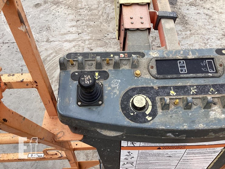 2008-jlg-800s-image-15