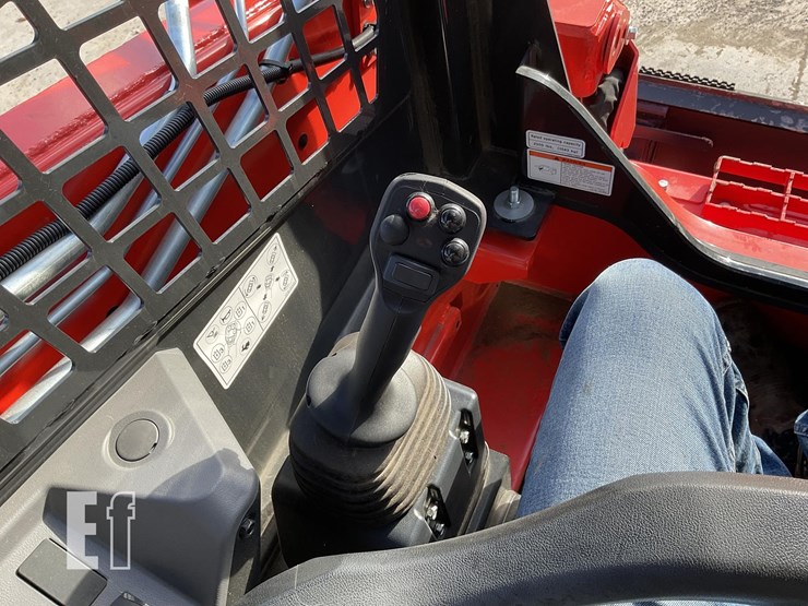 2025-kioti-tl750-image-15