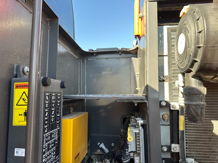 #32824-•-volvo-ec160e-crawler-excavator-w/hydraulic-thumb-image-59