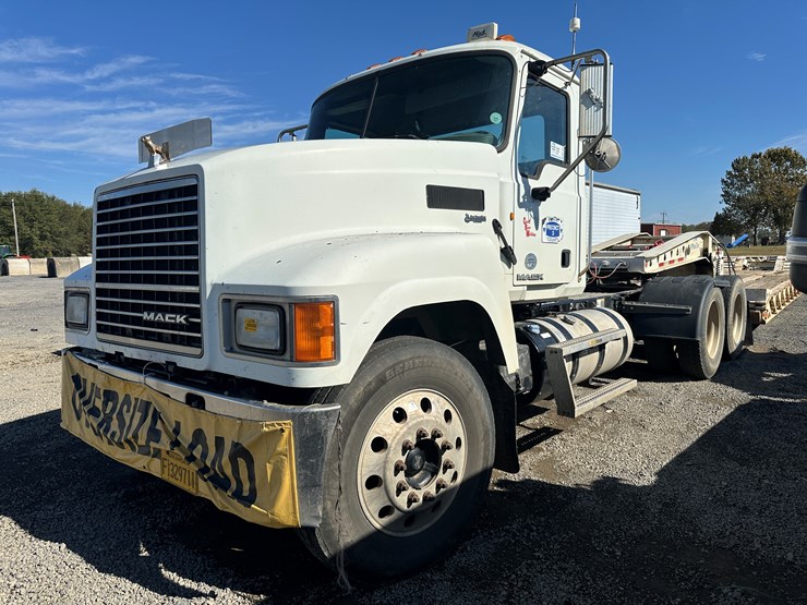 #32746-•-2014-mack-chu-t/a-daycab-truck-tractor-vin:-1m2an07y4em016702-image-1