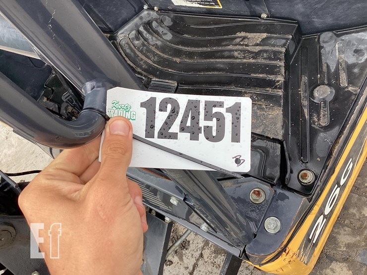 2021-deere-26g-image-22