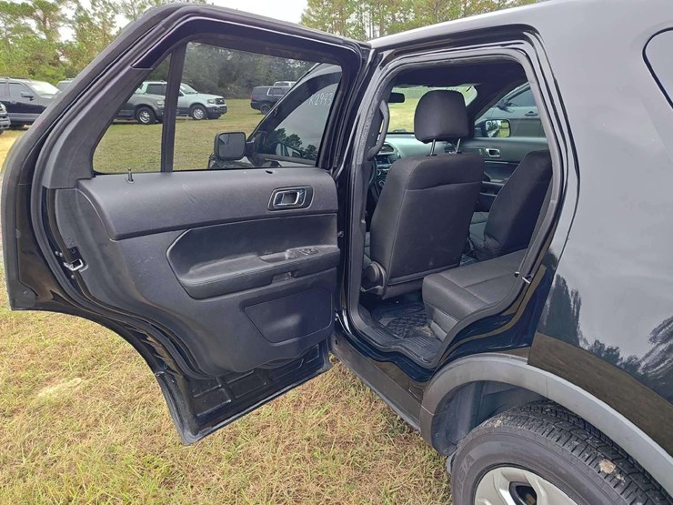 2018-ford-explorer-image-30