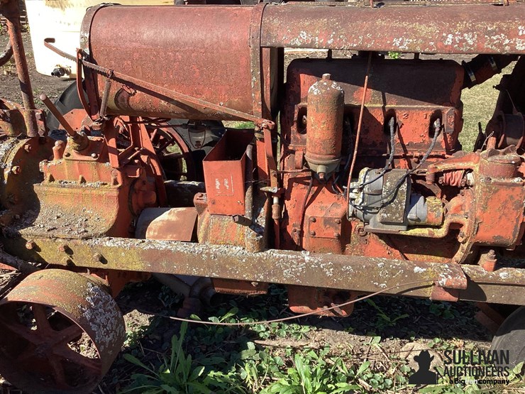 farmall-2wd-tractor-image-12