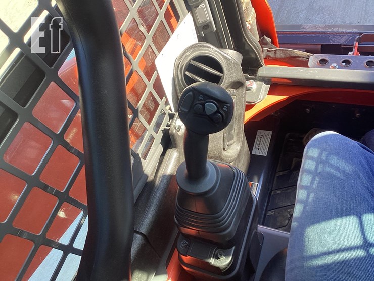 2025-kubota-ssv65-image-15