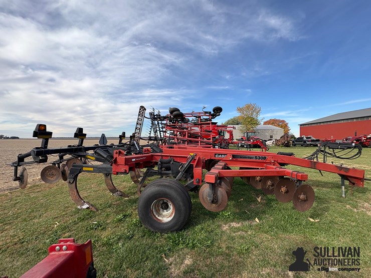 case-ih-530b-ecolo-tiger-9-shank-disk-ripper-image-4