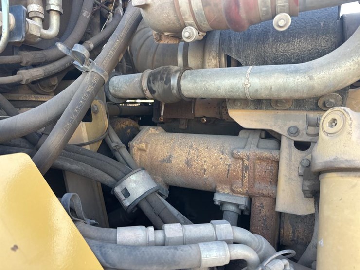 2005-caterpillar-740-image-44