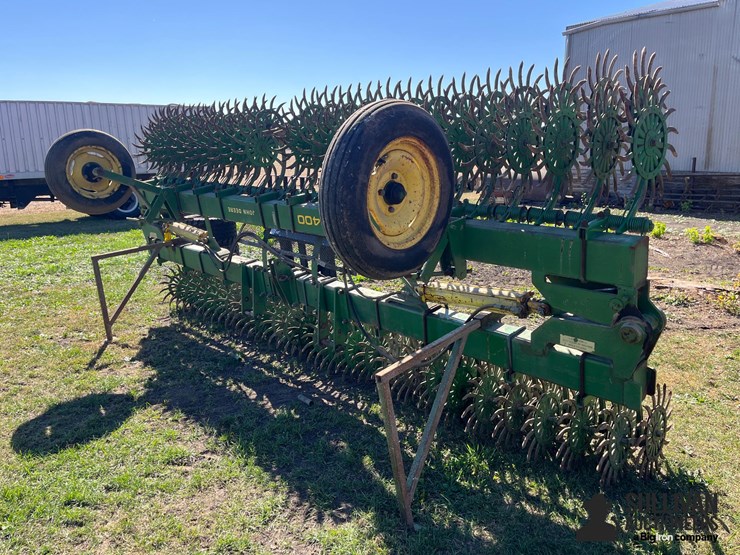 john-deere-400-image-1