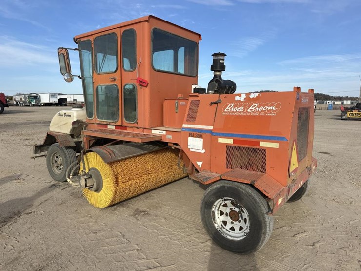 #1905-•-broce-sweeper-image-3