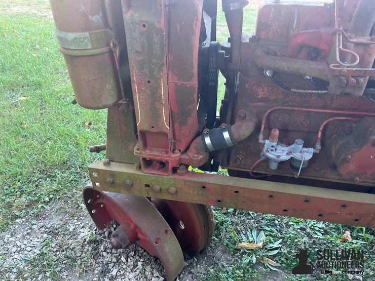 farmall-f-12-2wd-tractor-image-20