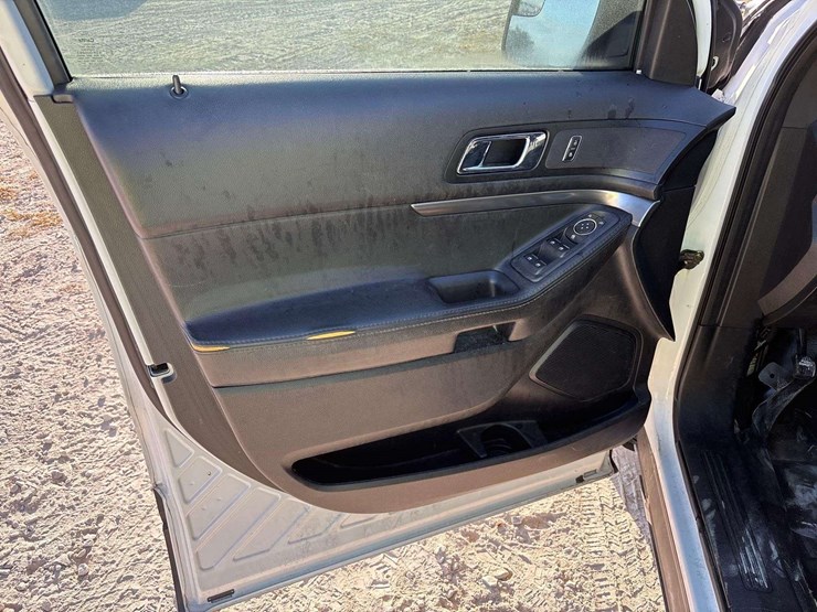 2018-ford-explorer-image-11