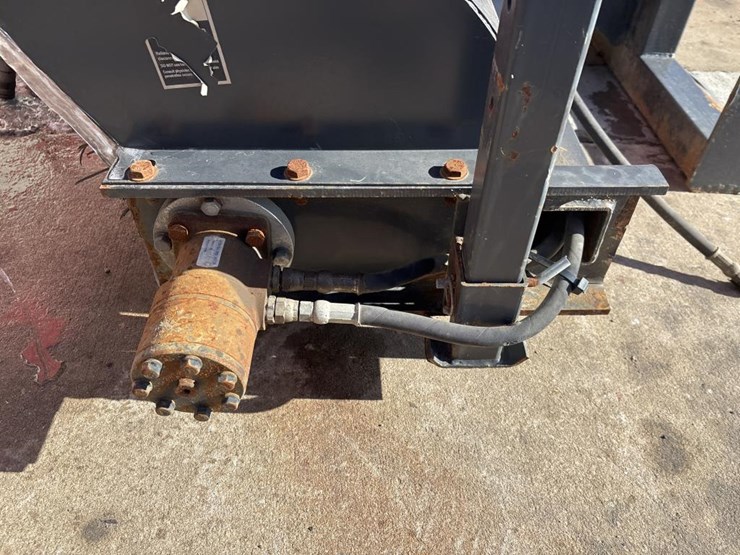 #3807-•-jct-72"-skid-steer-broom-image-5