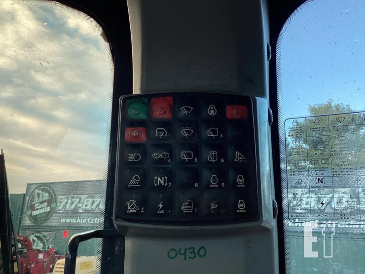 2021-deere-750l-image-17