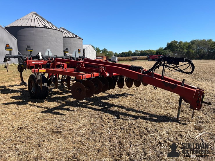 case-ih-530b-ecolo-tiger-9-shank-disk-ripper-image-3