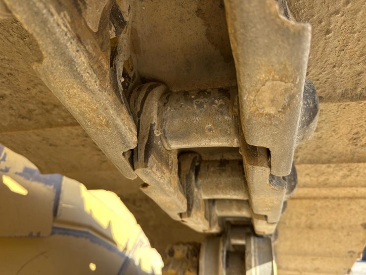 2012-caterpillar-d6t-image-48