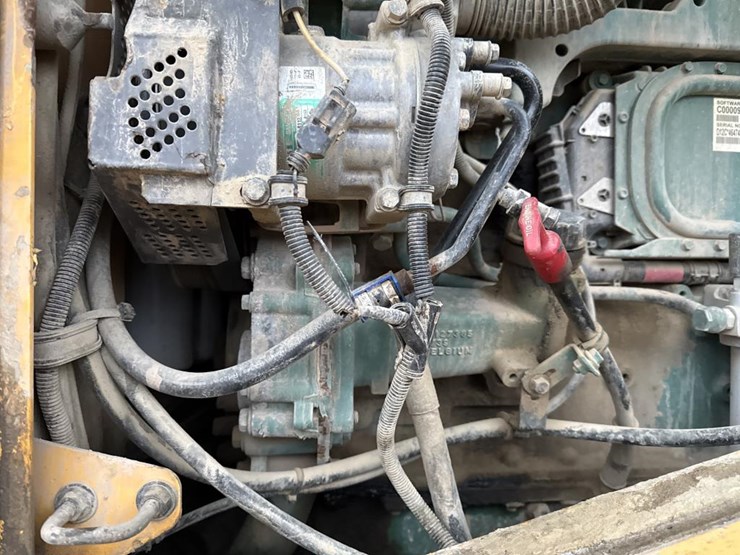 #1911-•-2004-volvo-220e-loader-image-45