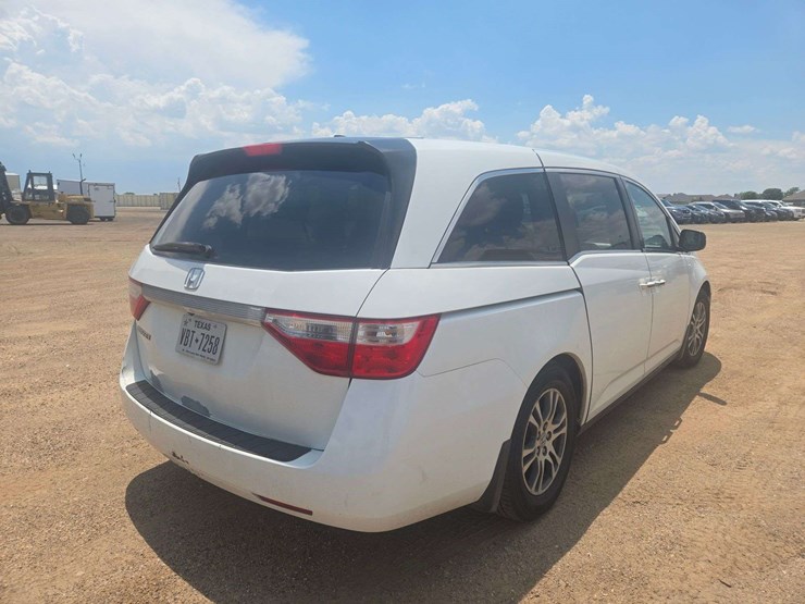 2013-honda-odyssey-image-3