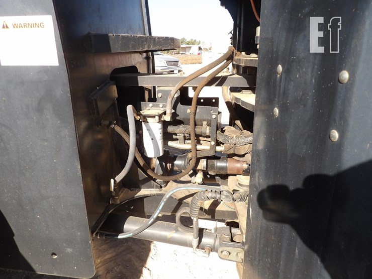 new-holland-t9040-image-19