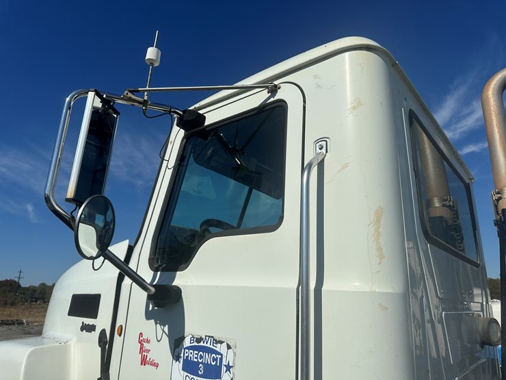 #32746-•-2014-mack-chu-t/a-daycab-truck-tractor-vin:-1m2an07y4em016702-image-80